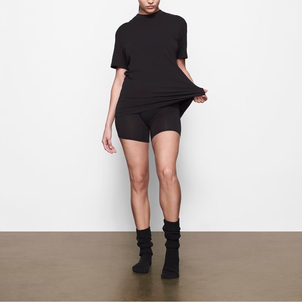 NWT SKIMS BOYFRIEND T-SHIRT - Size M | Onyx